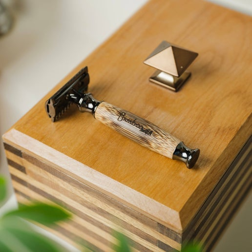 Bamboo Switch - Bamboo Safety Razor with Curved Handle